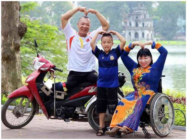 Cô gái dân tộc Tày cãi bố mẹ yêu chàng khuyết tật, 17 năm sau có tổ ấm đáng mơ