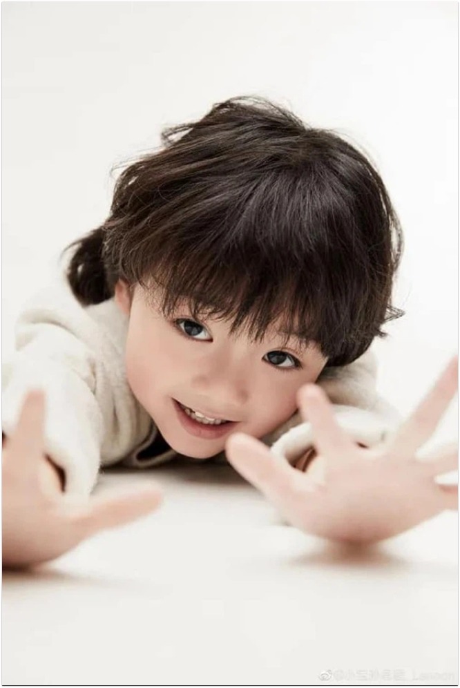 Hình ảnh Tôn Tư Trình được mẹ chia sẻ trên mạng.