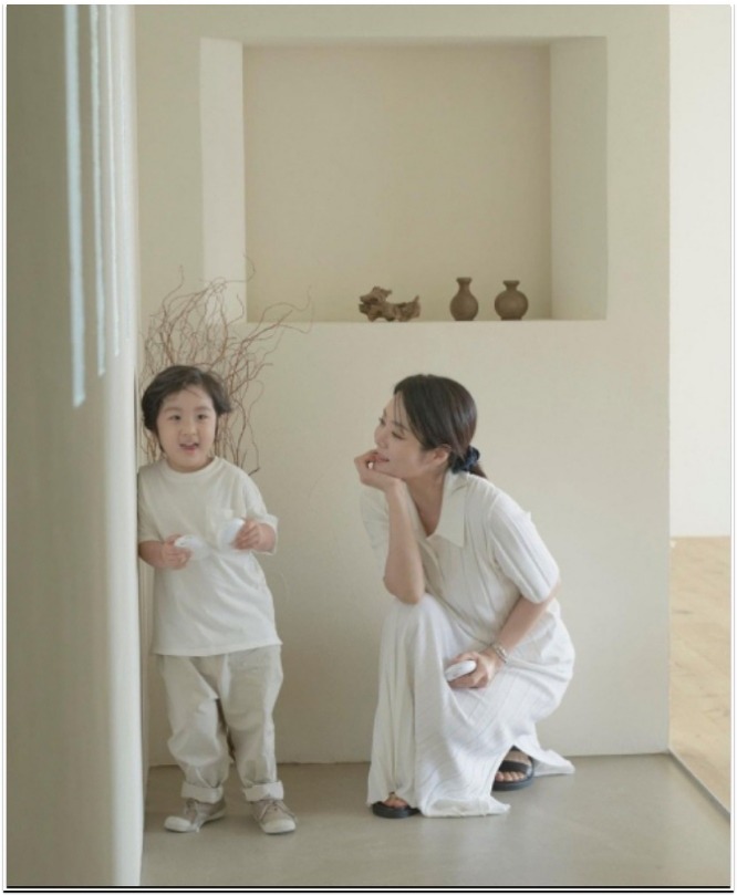Vì cũng 1 mình làm mẹ nên cô rất đồng cảm với các khách mời.