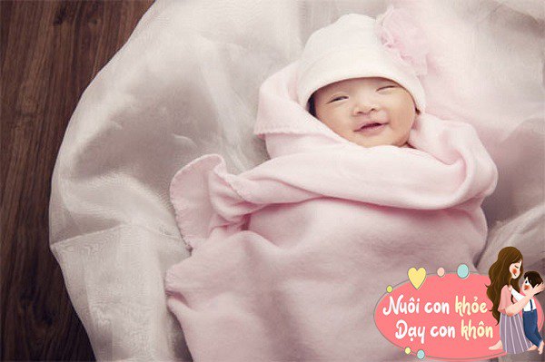 Trẻ vô thức cười khi ngủ cho thấy trí tưởng tượng và kỹ năng tư duy của trẻ được phát triển tốt, có thể xây dựng nên một thế giới cổ tích trong mơ.