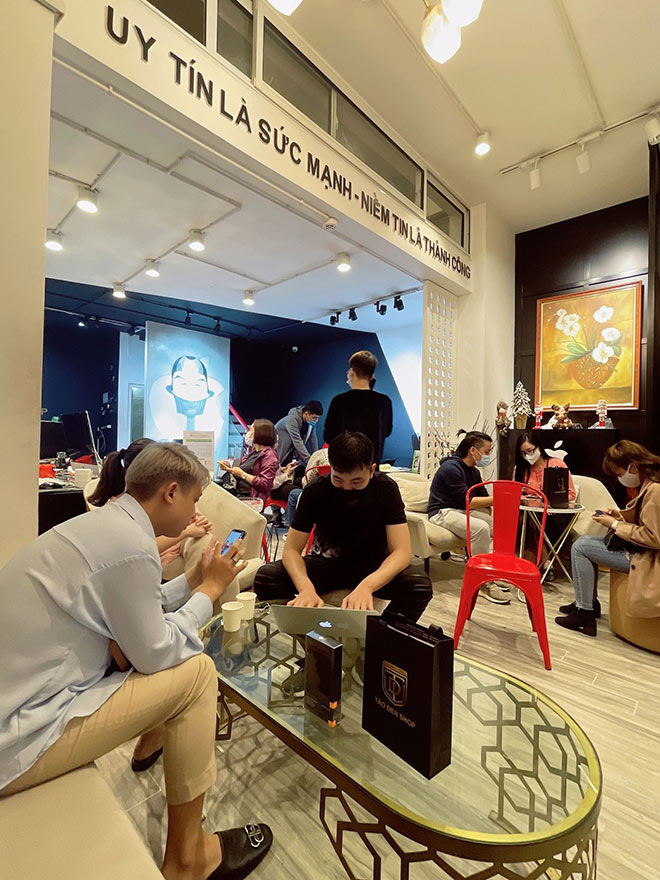 Tín đồ Apple săn đón các dòng Iphone hot nhất thị trường được phân phối bởi Táo Đen Shop - 3