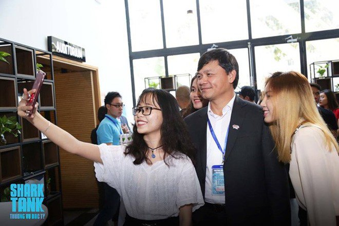 Anh cũng được rất nhiều fan nữ yêu thích.