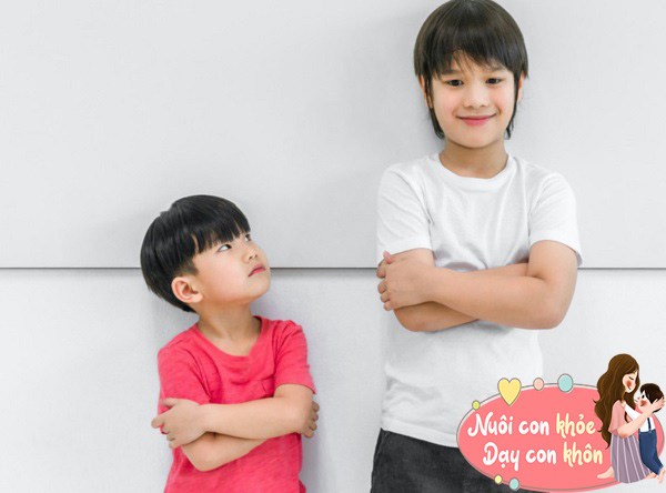 Việc thiếu canxi sẽ làm tăng nguy cơ loãng xương, khiến trẻ chậm phát triển chiều cao hơn so với bạn bè.