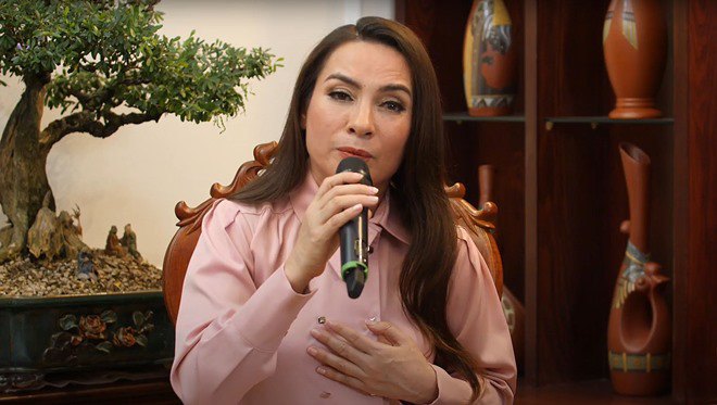 Phi Nhung kể lại sự việc khán giả không cho về, bắt hát cả 6 bài.