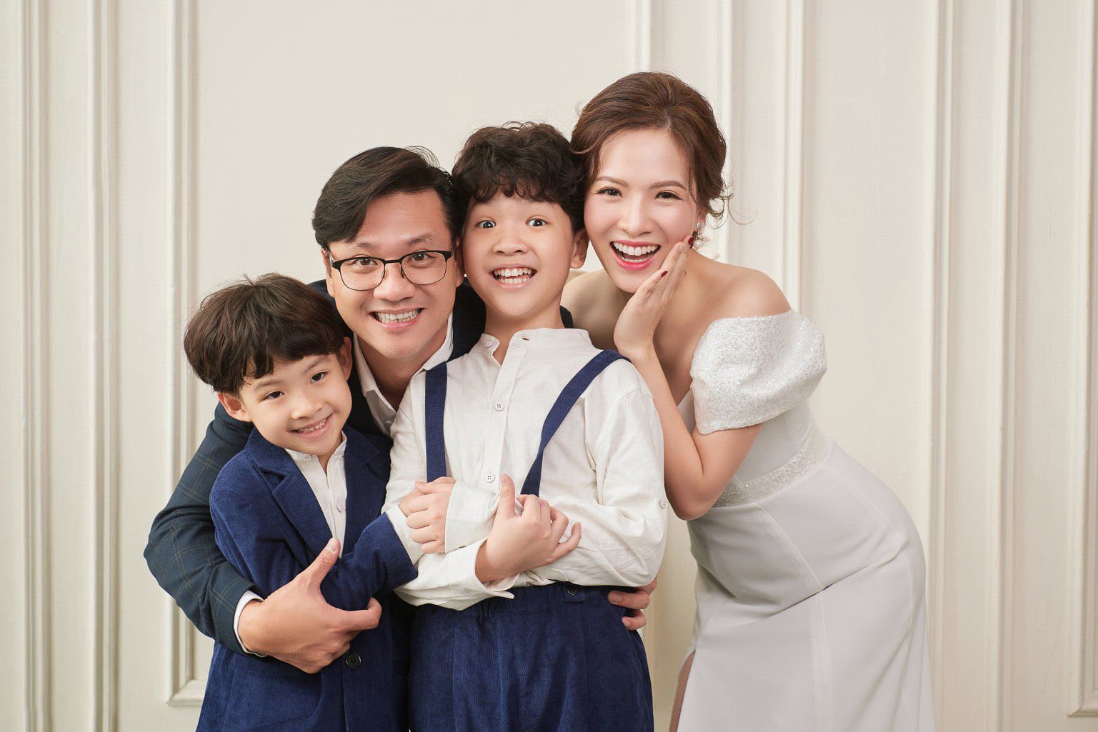 Tổ ấm của MC Đan Lê và đạo diễn Khải Anh. 2 quý tử của cô được nhận xét ngoan ngoãn, giống bố.