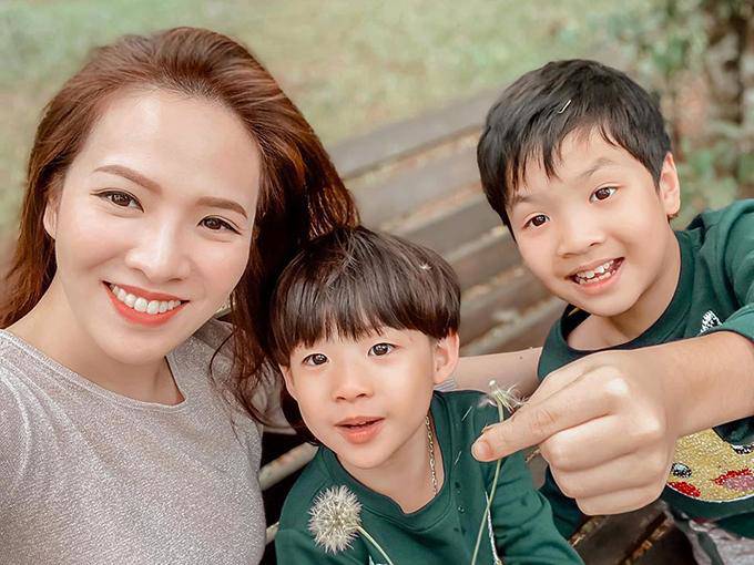 Được biết, hiện 2 con của Đan Lê và Khải Anh đang theo học một ngôi trường tư thục với giáo trình quốc tế, có mức học phí rất cao trên địa bàn Hà Nội.
