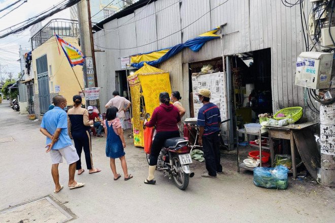 Tin tức 24h: Hoa khôi khoe được tiêm vắc xin Covid-19 nhờ ông ngoại, amp;#34;người bố xin lỗi rối rítamp;#34; - 4