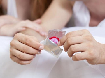 Bạn trai dùng bao cao su kiểu nửa vời, tôi có nên “bí mật” dùng biện pháp xử lý?