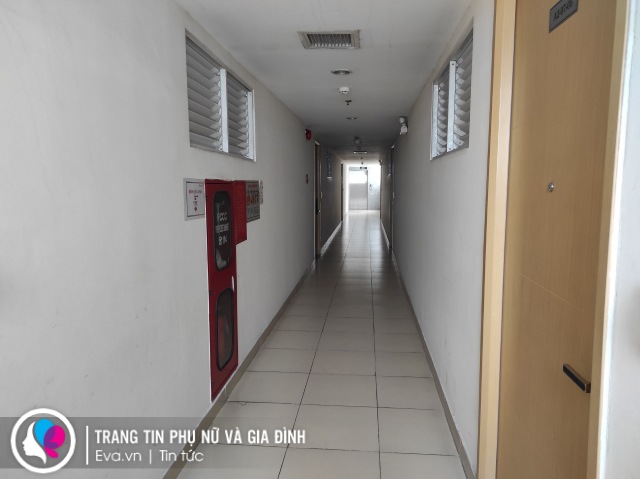 Những ngày qua, mỗi căn hộ ở Block A2 chúng tôi luôn đóng cửa im ỉm.