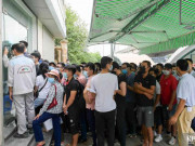 Tin tức - Hà Nội: Hàng trăm người chen chân chờ xét nghiệm Covid-19