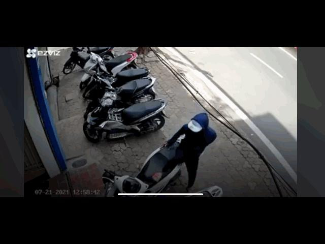 Clip Eva - Kẻ trộm bẻ khoá cổ, lấy cắp Honda SH trong tích tắc