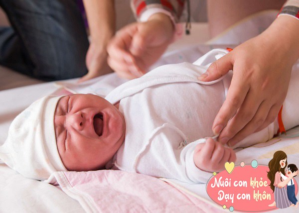 Trẻ sơ sinh thường quấy khóc mỗi ngày và đó là điều bình thường.