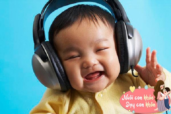 Âm nhạc nhẹ nhàng sẽ đánh lạc hướng em bé khỏi tiếng khóc của mình, mang lại cho trẻ một điều thú vị khác để tập trung vào, giúp trẻ dễ chìm vào giấc ngủ.