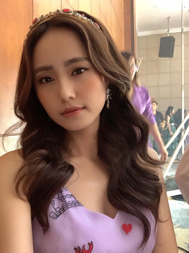 Vì dịch nên cô chưa tổ chức đám cưới nhưng đang hoàn thiện các thủ tục để kết hôn.