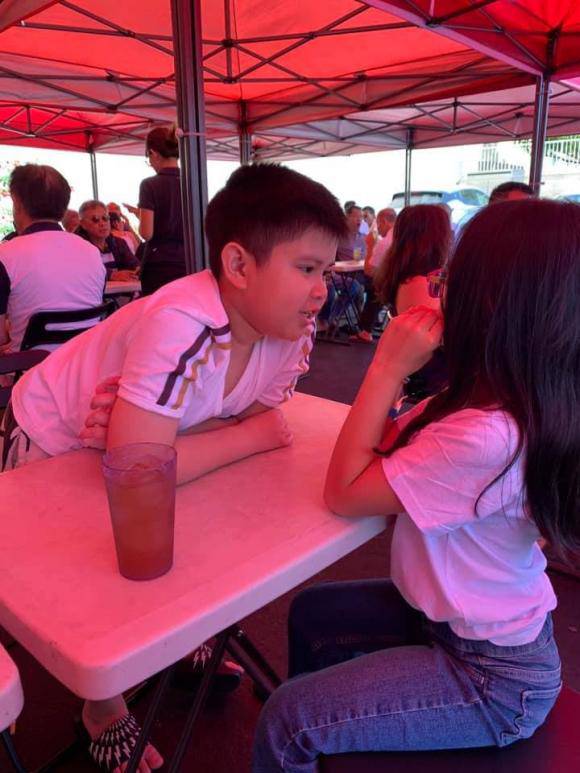 Sau gần 8 năm bố mẹ ly hôn, con trai MC Quỳnh Chi tự hào khi lần đầu được ngồi ăn cả gia đình - 12