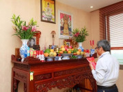 Nhà đẹp - Bàn thờ đừng bao giờ đặt đối diện cửa chính, nhà nào đang mắc nên chỉnh lại