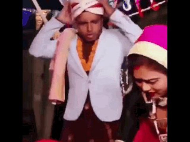 Clip Eva - Clip: Cô dâu vừa ngất xỉu, chú rể liền ném mũ rồi bỏ trốn khỏi hôn lễ