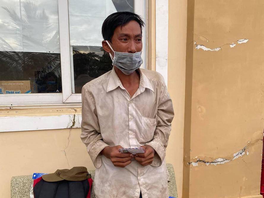 Đi bộ 16 ngày về quê, người đàn ông bật khóc khi nhận tin báo thông báo hơn 7 triệu tiền quyên góp - 3