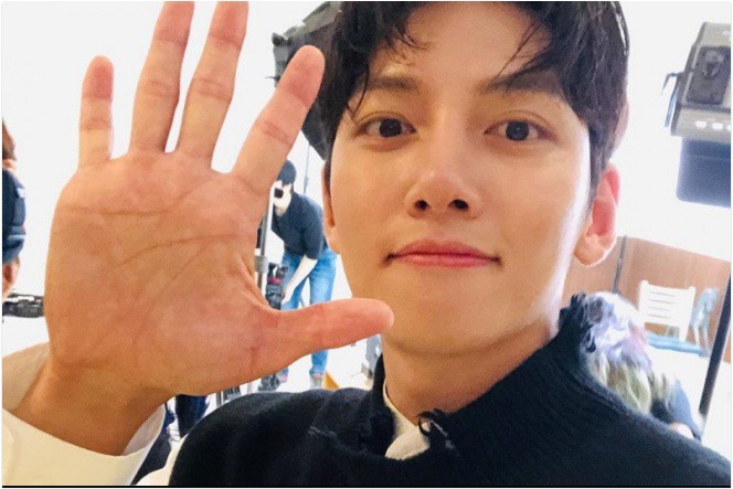 Nhiều người vào trang cá nhân của Ji Chang Wook chúc anh mau khỏe.