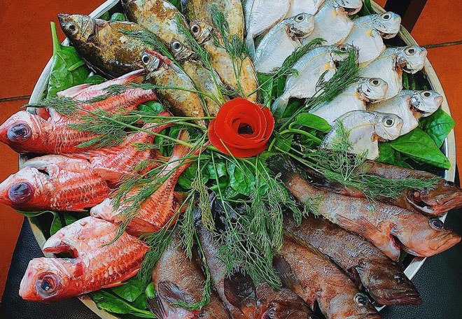 Món lẩu “thuyền chài” đỉnh cao đất mỏ, phải chờ hàng tiếng để ăn - 1