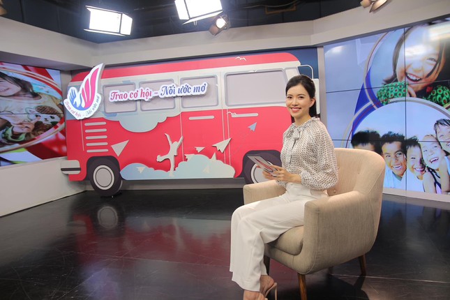 Người đẹp Hoa hậu Việt Nam Hà Thanh Vân tiết lộ kỉ niệm lần đầu tiên lên sóng VTV - 5