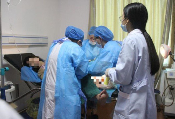 May mắn là sau ca phẫu thuật thứ 2, tình trạng băng huyết đã được kiểm soát và sức khỏe của Tiểu Ly đã dần ổn định (Ảnh minh họa)