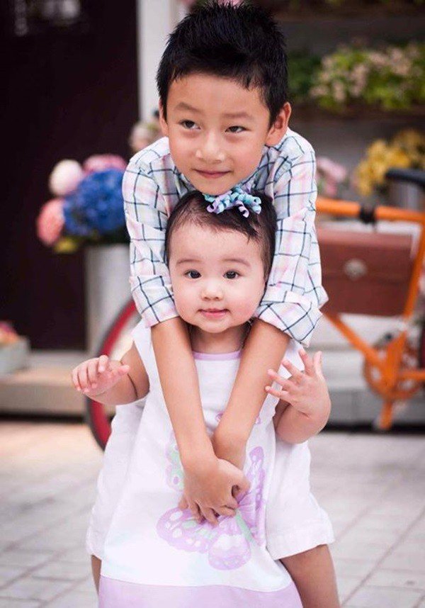 Con gái Hoa hậu Jennifer Phạm cùng mẹ nấu cơm gà, cháo bào ngư gửi tuyến đầu chống dịch - 10