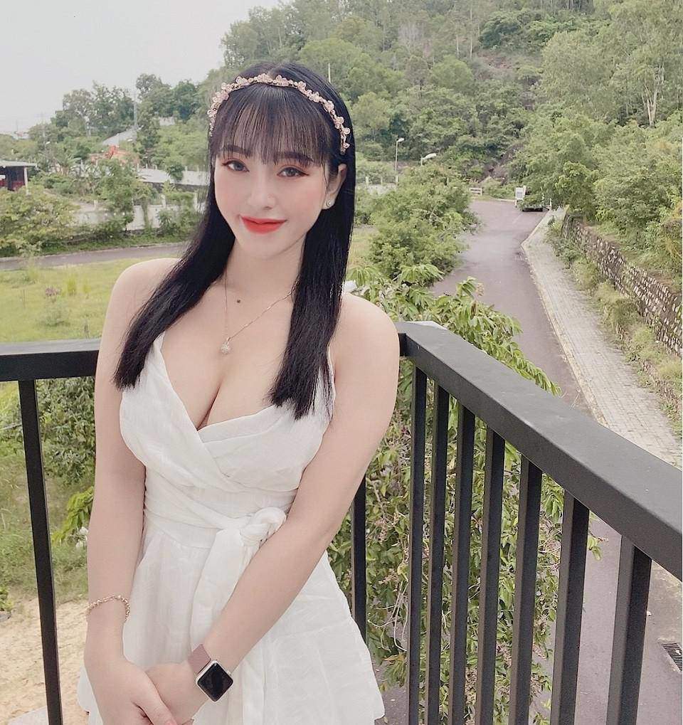 Cô nàng thường xuyên khoe mẽ cuộc sống sang chảnh để xứng danh với một hotgirl spa