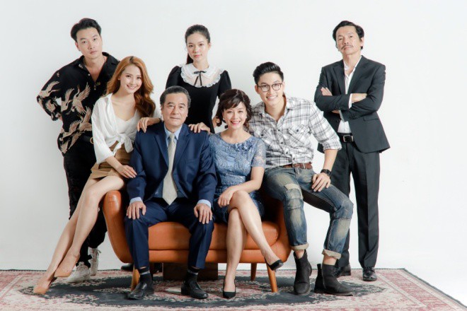 Dàn diễn viên phim Mặt nạ hạnh phúc.