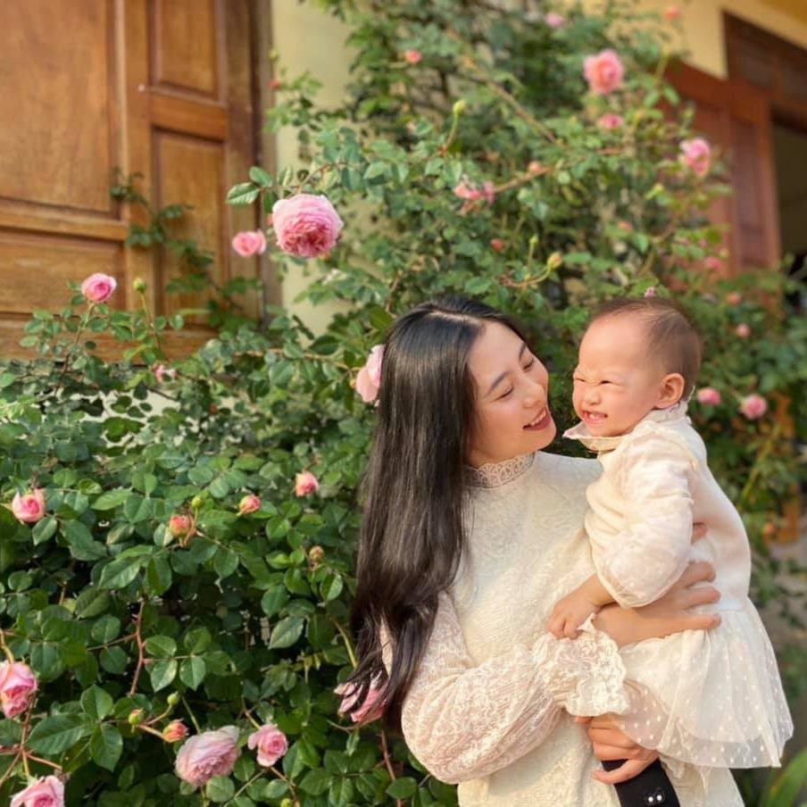 Mẹ Quảng Ninh trồng hoa hồng nở rộ như trời Tây, chi phí ban đầu chỉ 180 nghìn - 1