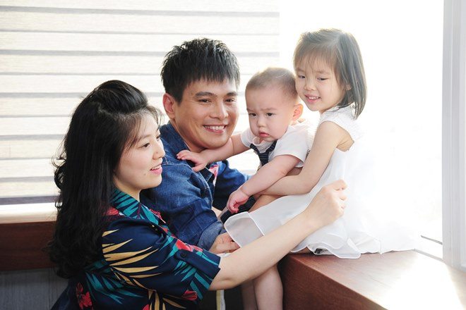 amp;#34;Vua nhạc miền Tâyamp;#34; 2 lần suýt chết, giờ giàu có liên tục đổi xe sang, vợ đẹp con xinh - 9