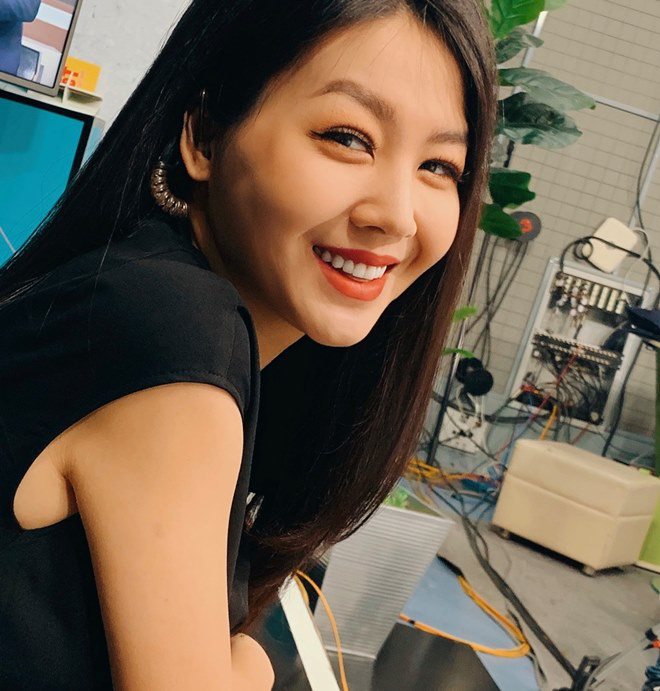 Nữ MC VTV xinh đẹp làm các anh em muốn amp;#34;voteamp;#34; rần rần: Đã là mẹ 2 con - 27