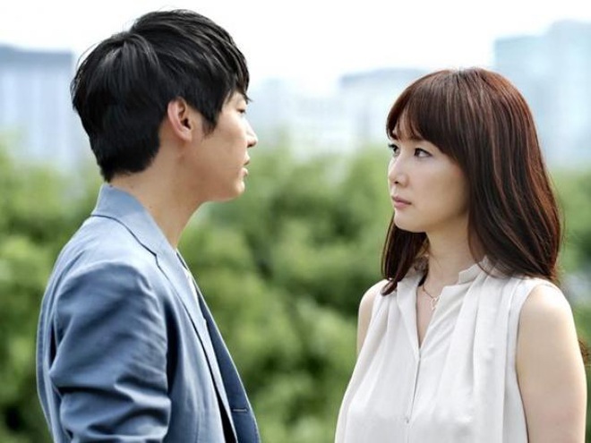 Bất ngờ đến cơ quan chồng, vợ lập tức ly hôn vì chiếc ghế lạ trong phòng thay đồ - 1