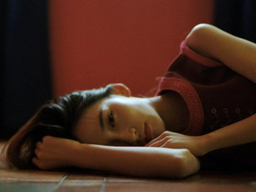 Bất ngờ đến cơ quan chồng, vợ lập tức ly hôn vì chiếc ghế lạ trong phòng thay đồ