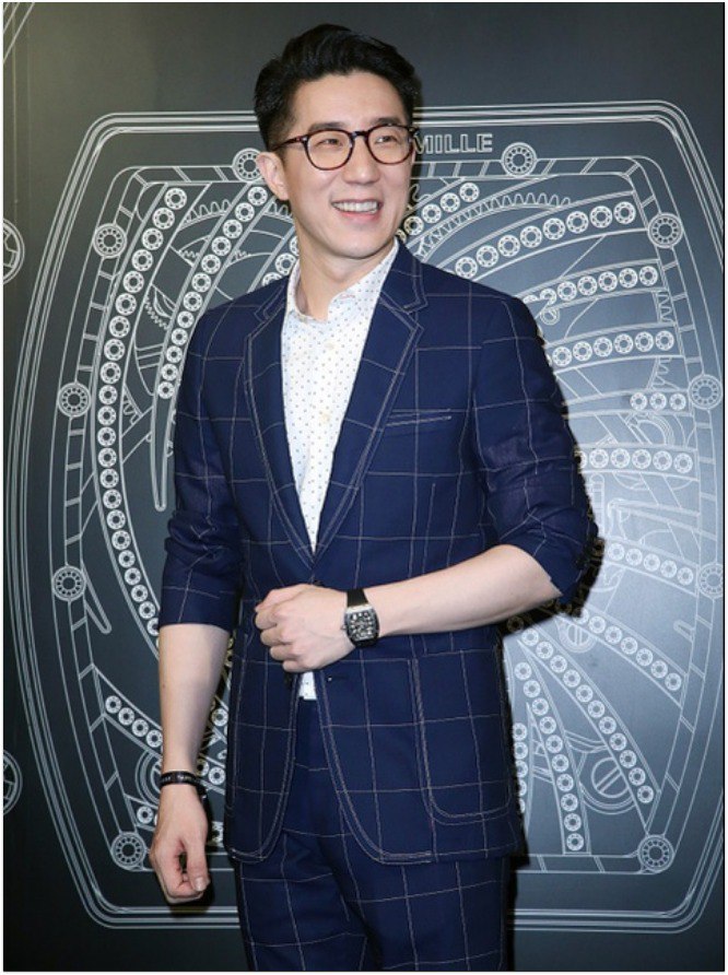  Phùng Tổ Danh muốn chuyển mình trở thành đạo diễn nhưng lại gặp phải lệnh cấm.