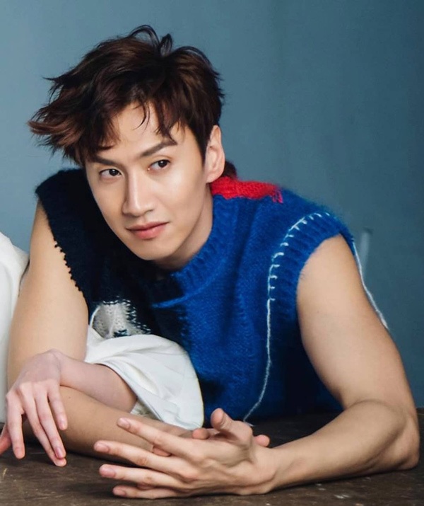 Sự can thiệp không quá nhiều nên người hâm mộ khó có thể nhận ra được sự thay đổi của chàng trai này nhưng giúp nam diễn viên trở nên ưa nhìn hơn rất nhiều.