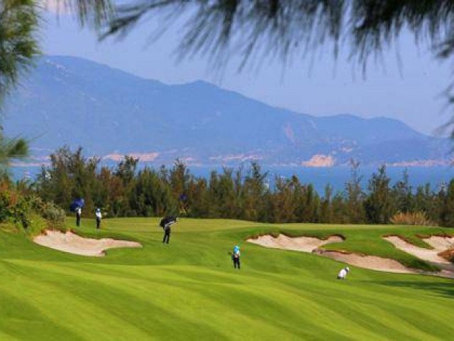 Bị phát hiện chơi golf lậu giữa đại dịch, cục phó, tổng giám đốc khai là… nhân viên
