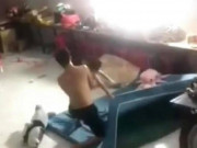 Tin tức - Vụ bé trai 5 tuổi bị bạo hành dã man ở Bình Dương: Người cha dượng khai gì?