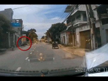 Sang đường không quan sát, người phụ nữ gây tai nạn cho xe khác