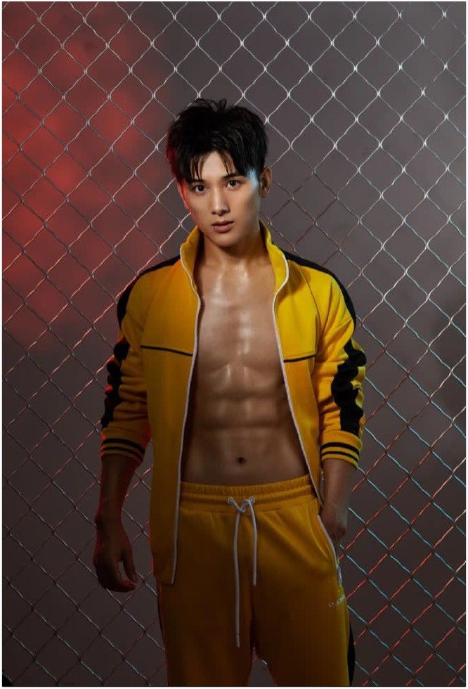 Anh chàng lột xác nam tính và mạnh mẽ.