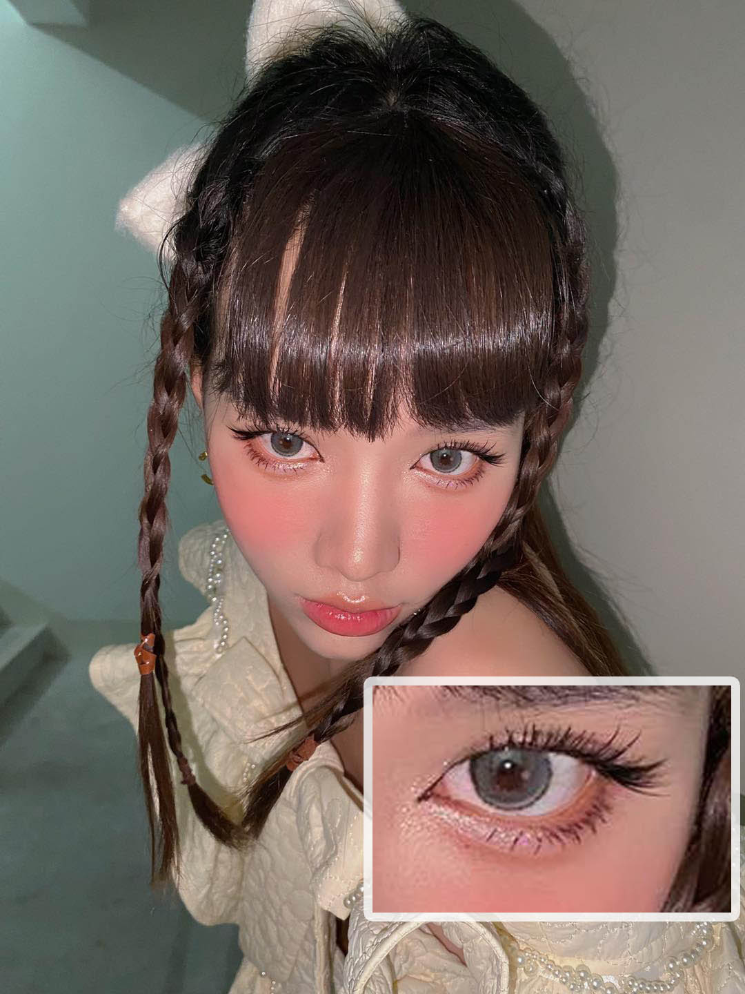 Các cô nàng xứ Trung cũng đặc biệt nổi bật với phần bọng mắt được tạo bởi chì kẻ màu nâu và nhấn nhá bởi phần mắt nhũ để long lanh, ngọt ngào hơn.