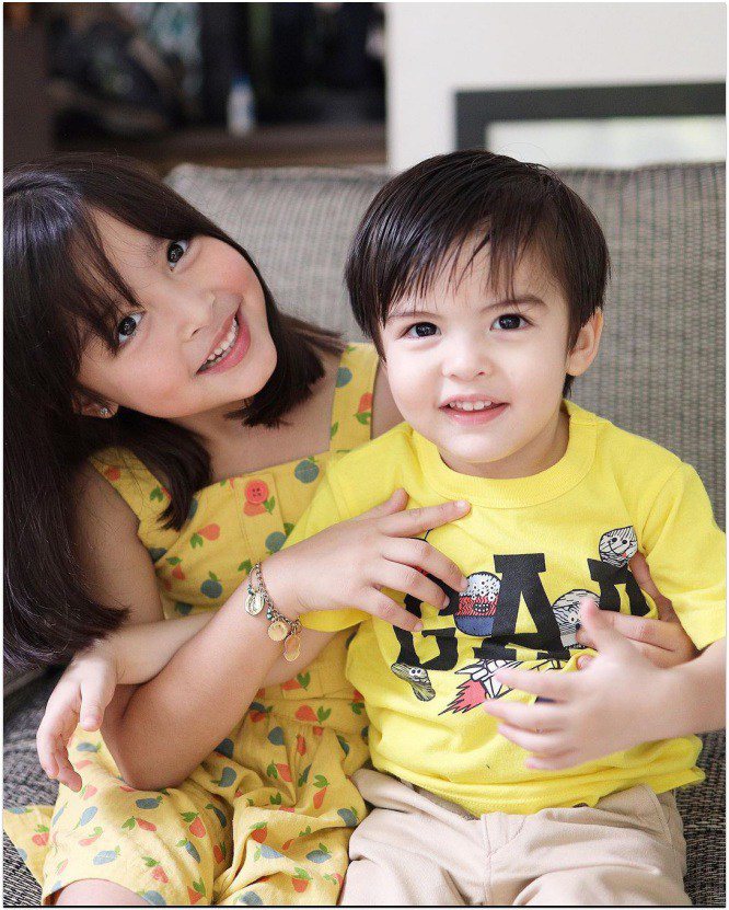 2 thiên thần nhỏ của cô.