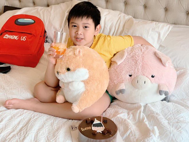 Gia Phúc sinh vào tháng 8/2012, vừa đón tuổi lên 9.