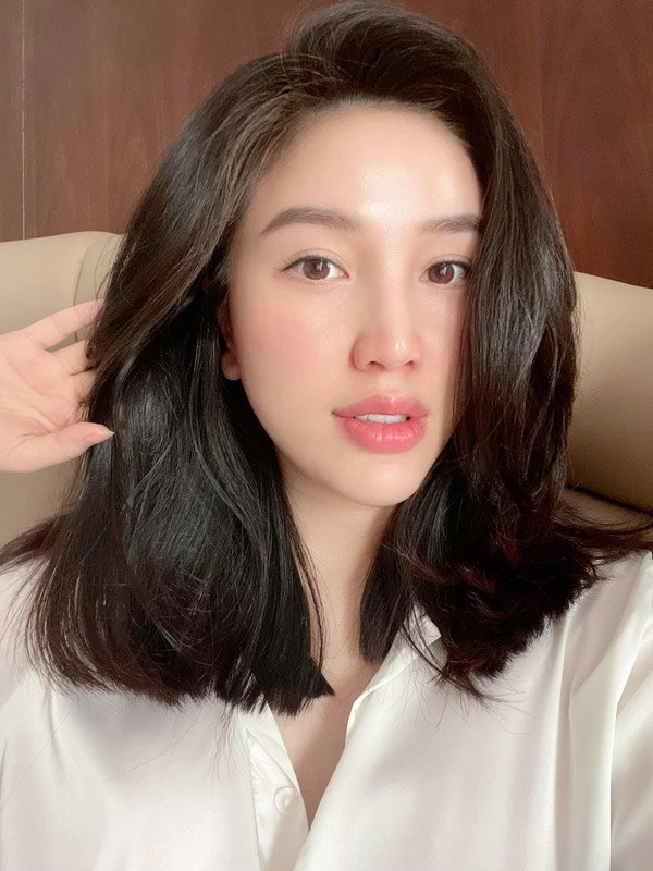 Nhưng với người đẹp, tất cả chỉ là áp đặt và vẻ xinh đẹp này của cô là hoàn toàn tự nhiên.