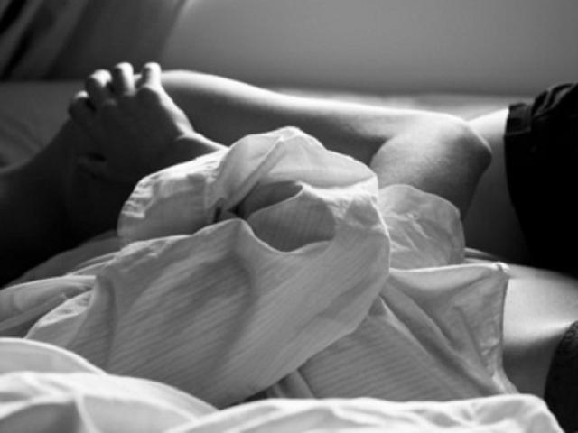 Bỏ thuốc độc vào vùng kín rồi dụ chồng ân ái để trả thù, người vợ rước họa vào thân
