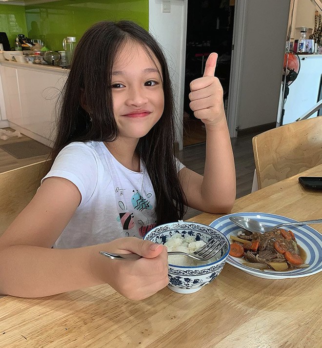 Vợ kém 12 tuổi của Phan Đình Tùng làm mẹ không sướng: Tất bật mỗi ngày, bế con nấu ăn - 5