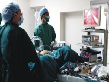 Suýt vỡ bàng quang, nổ ruột thừa vẫn cố thủ ở nhà không tới viện vì sợ lây COVID-19