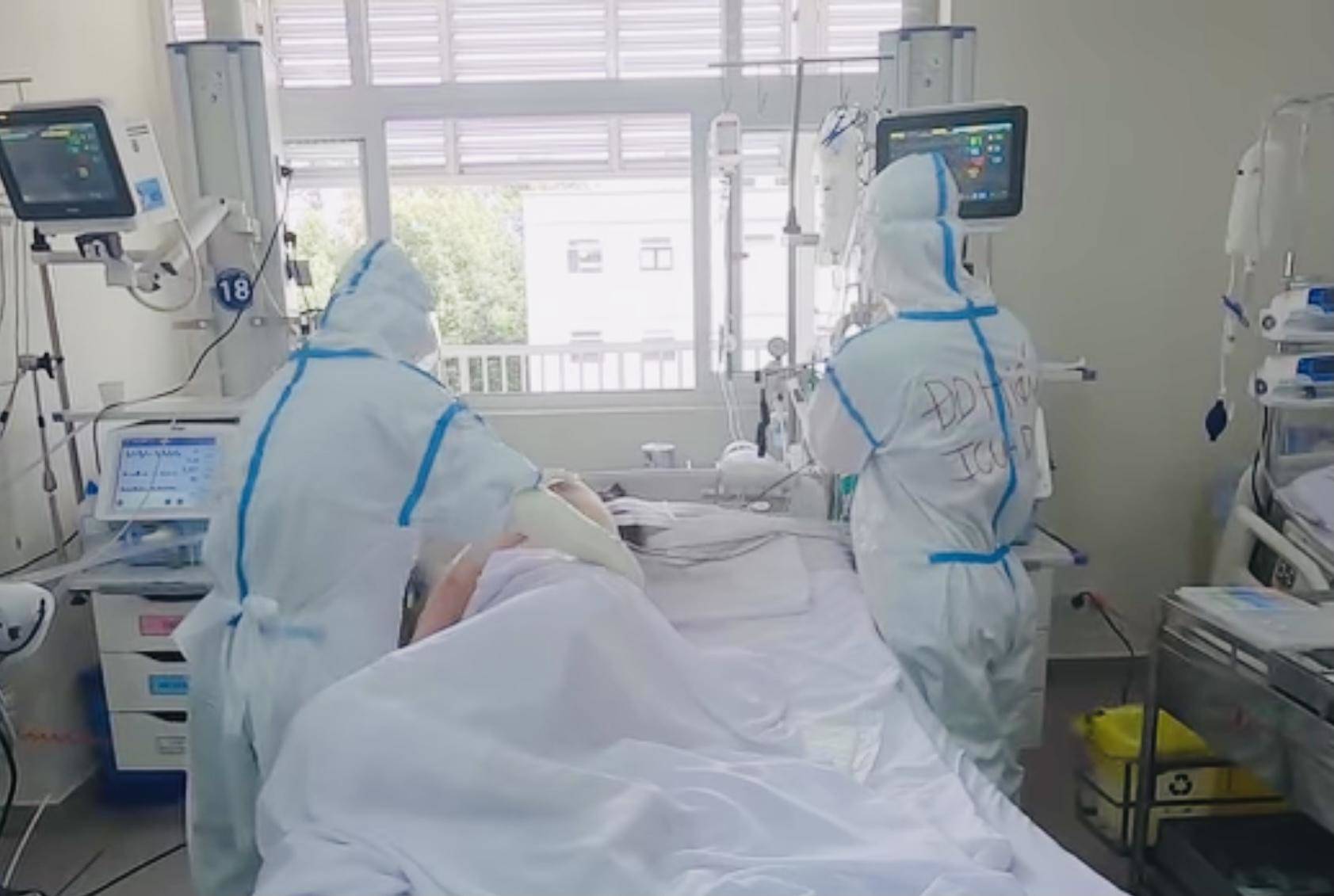 Điều trị bệnh nhân COVID-19 tại Bệnh viện Chợ Rẫy