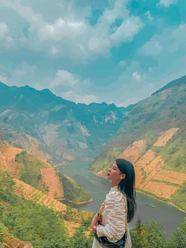 Dòng sông Nho Quế nhìn từ trên cao - Ảnh: Trang Huyền img src/upload/3-2021/images/2021-08-14/1628923864-225547389-253966276310769-3404265216043740800-n-9137.jpg width660 /