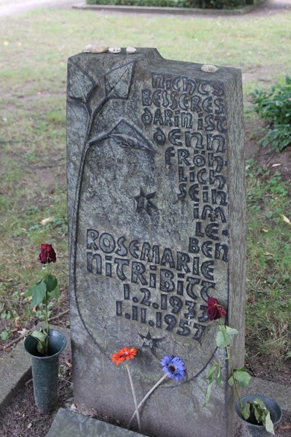 Ngôi mộ của Rosemarie.